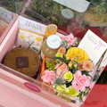 DESAYUNO DULCE FLORAL - MALETÍN