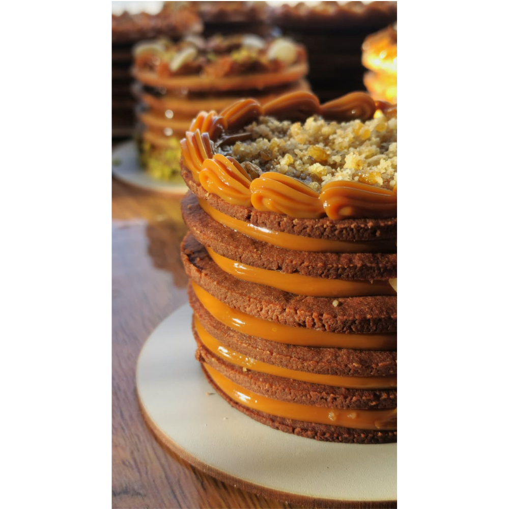 MINI TORTA DISCOS CACAO, PRALINÉ NUEZ Y MANJAR