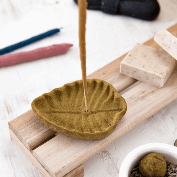 PORTA SAHUMERIO DE ARENA HOJAS